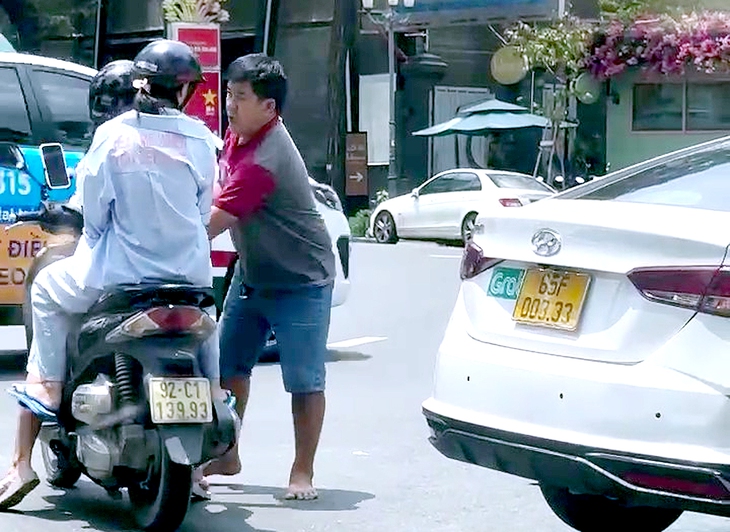 Vụ tài xế rút chìa khóa xe máy của cô gái: Ra đường cần giữ bình tĩnh trước mọi tình huống - Ảnh 1.
