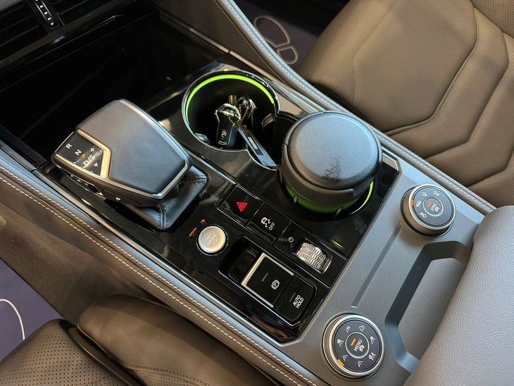 Volkswagen Touareg - Ảnh 13.