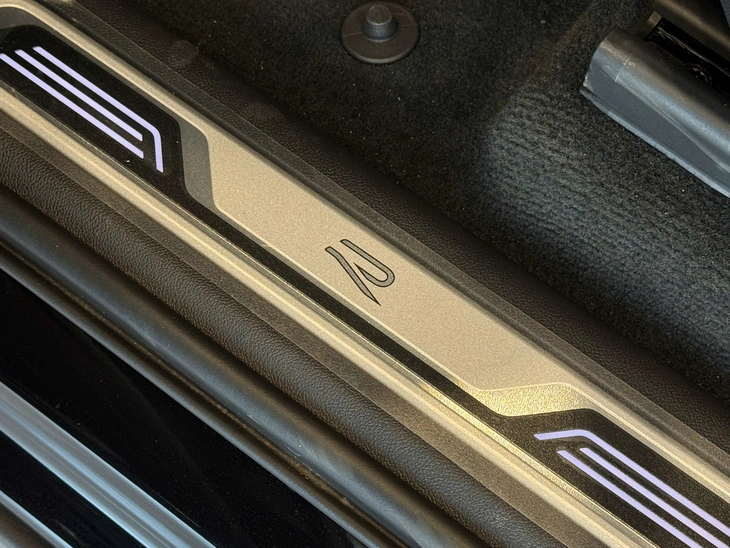 Volkswagen Touareg - Ảnh 18.