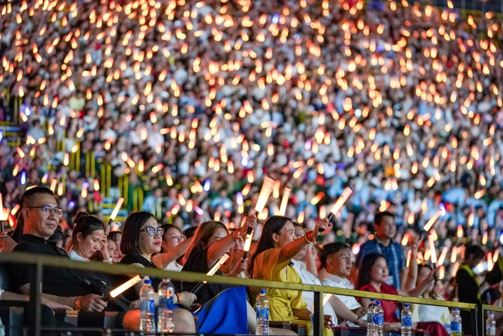 V Concert - Ảnh 8.