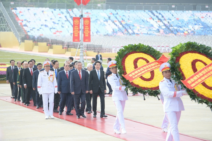 Lãnh đạo Đảng, Nhà nước vào lăng viếng Chủ tịch Hồ Chí Minh nhân dịp 80 năm Quốc khánh - Ảnh 1.