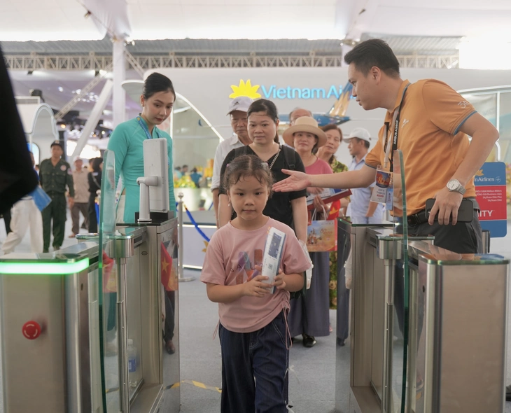 Vietnam Airlines mang trải nghiệm bay sống động đến Triển lãm A80 - Ảnh 2.