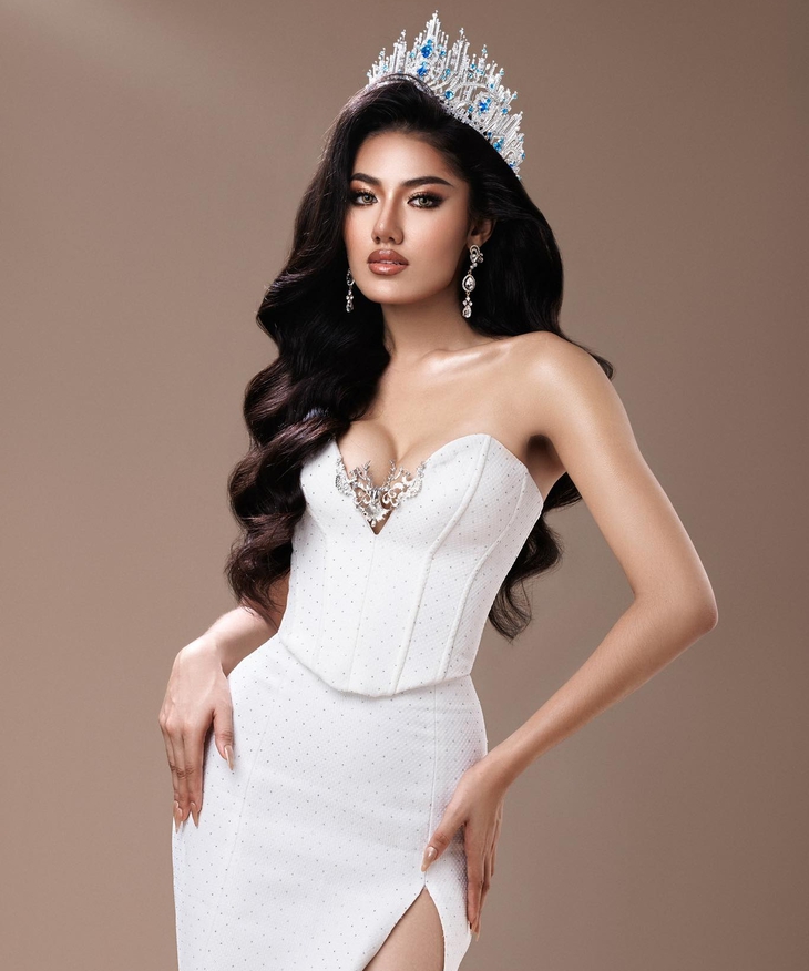 Sash Factor dự đoán hoa hậu Phương Linh vào top 10, người đẹp Myanmar đăng quang Miss Cosmo 2025 - Ảnh 1. Miss Cosmo - Ảnh 1.