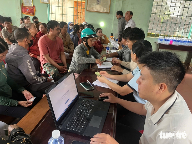Người dân từ miền núi đến đồng bằng, miền biển hồ hởi nhận quà Tết Độc lập- Ảnh 3. Người dân từ miền núi đến đồng bằng, miền biển hồ hởi nhận quà Tết Độc lập- Ảnh 3.