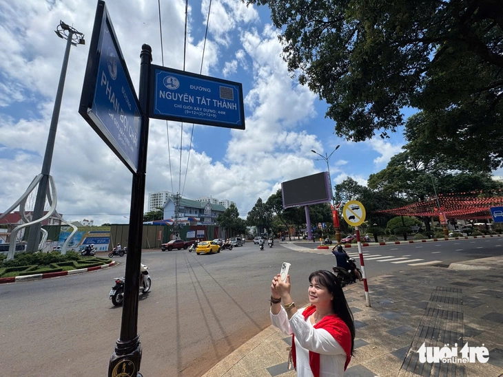 Quét mã QR trên bảng tên đường, tra cứu lịch sử Buôn Ma Thuột - Ảnh 3.