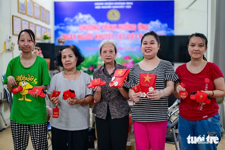 Món quà lưu niệm mừng Quốc khánh từ đôi bàn tay đặc biệt - Ảnh 1. Quốc khánh - Ảnh 1.