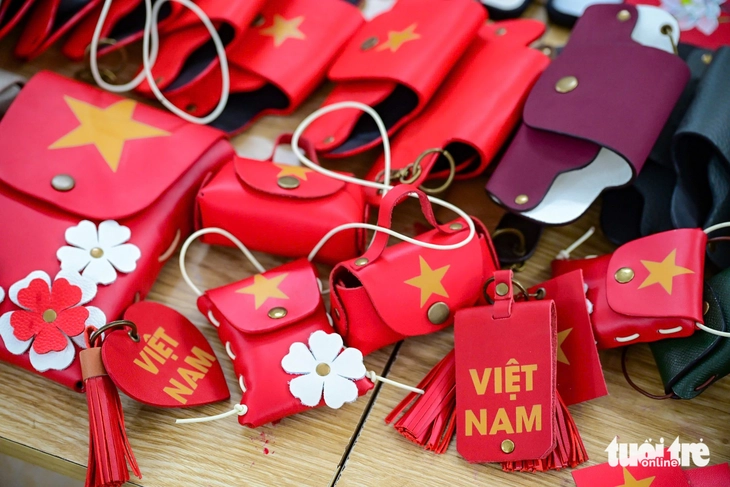Món quà lưu niệm mừng Quốc khánh từ đôi bàn tay đặc biệt - Ảnh 4. Quốc khánh - Ảnh 4.