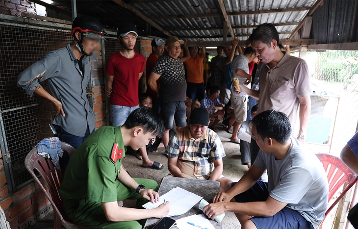 An Giang: triệt phá trường gà liên quan 50 con bạc, thu giữ 87 triệu đồng - Ảnh 1.