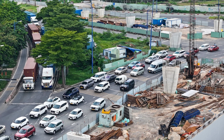 Xe trở lại TP.HCM sau lễ 2-9: Cao tốc đông đúc, cửa ngõ vẫn ổn - Ảnh 14.