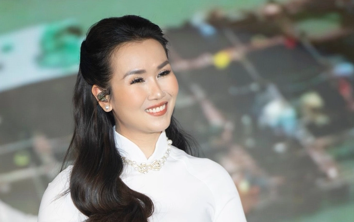 Giọng thuyết minh thấm đẫm tim gan ở diễu binh 2-9: Nước mắt hòa cùng niềm tự hào dân tộc - Ảnh 4.
