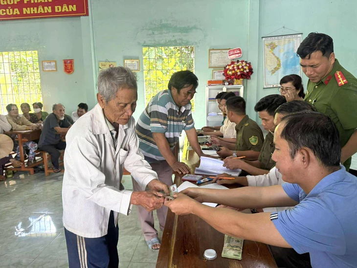 Hơn 400.000 người ở Đồng Nai đã nhận quà Quốc khánh 2-9 - Ảnh 3.