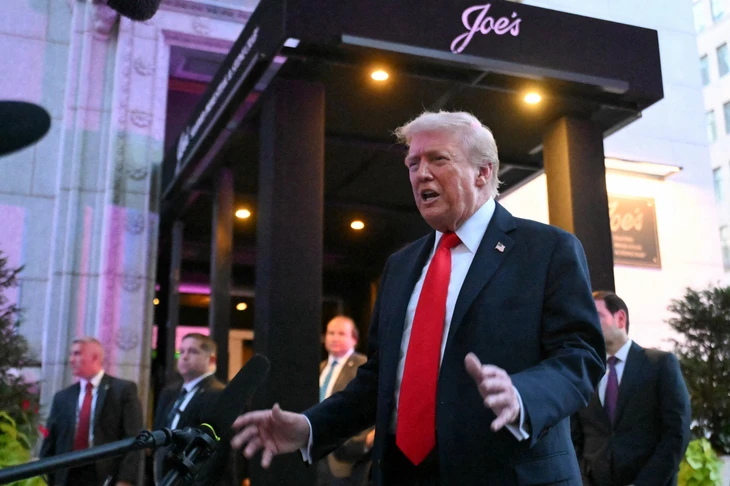 Tiếng reo hò ủng hộ và la ó phản đối vang lên ở Washington D.C khi ông Trump ghé thăm - Ảnh 1. Washington D.C - Ảnh 1.