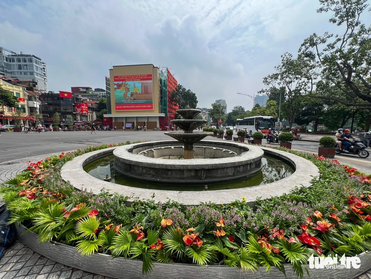 quảng trường - Ảnh 4.