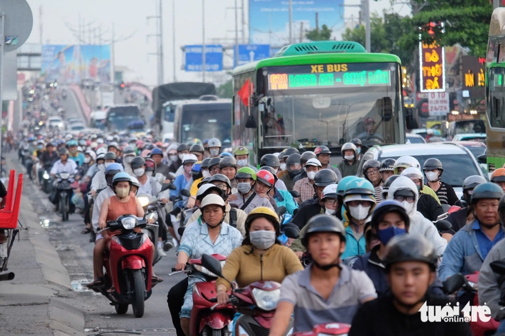 Tháng 8-2025, tai nạn giao thông ở TP.HCM giảm 3 mặt, không ùn tắc giao thông- Ảnh 1. ùn tắc giao thông - Ảnh 1.