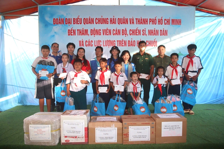 Ấm áp nghĩa tình với đảo xa Hòn Khoai, Hòn Chuối - Ảnh 3.