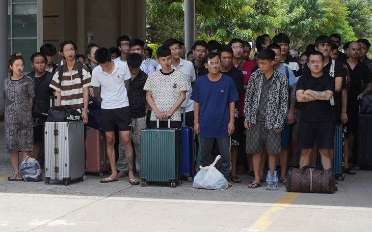 Công an Tây Ninh liên tục ngăn hai cô gái 19, 20 tuổi qua Campuchia làm việc theo thông tin facebook - Ảnh 2.