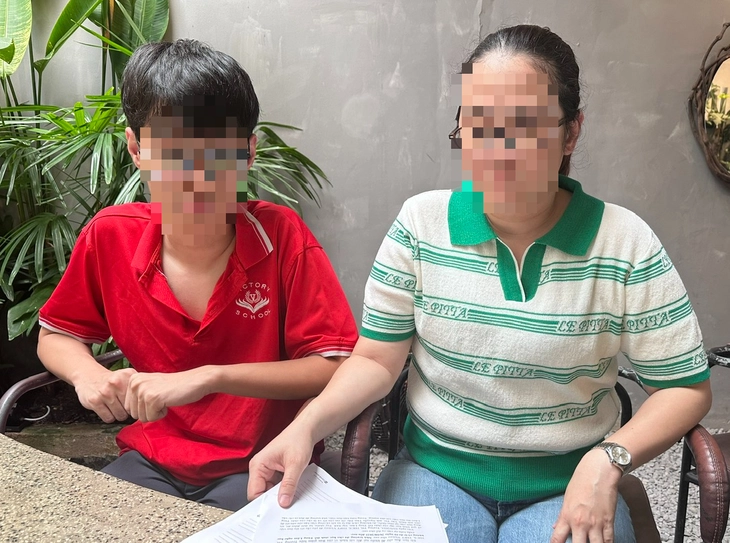 Học sinh lớp 9 đi Hàn Quốc thăm mẹ về trễ, bị trường đuổi học? - Ảnh 1.