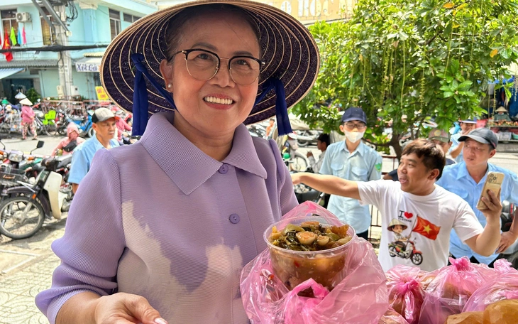 Phiên chợ quê 0 đồng cho người dân vùng lũ Nha Trang- Ảnh 12.