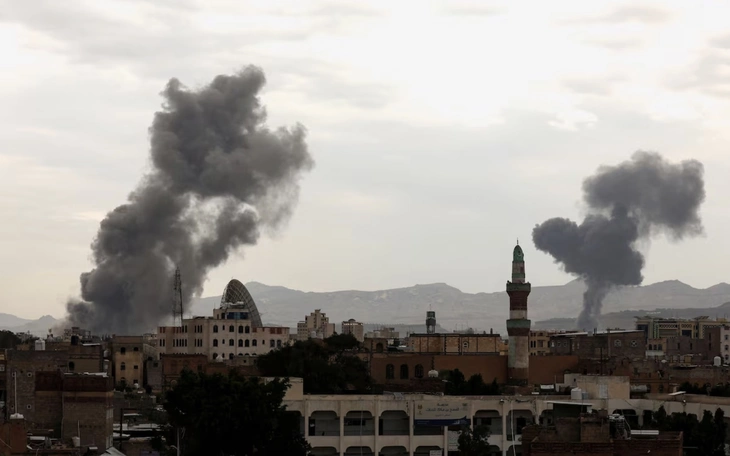 Houthi tuyên bố phóng tên lửa siêu vượt âm mang đầu đạn chụm vào lãnh thổ Israel - Ảnh 2.