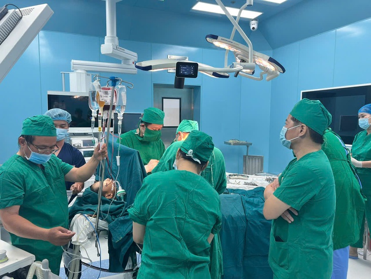 Cứu thanh niên bị tai nạn giao thông nguy kịch ngay tại đặc khu Côn Đảo- Ảnh 1. Cứu thanh niên bị tai nạn giao thông nguy kịch tại đặc khu Côn Đảo - Ảnh 1.