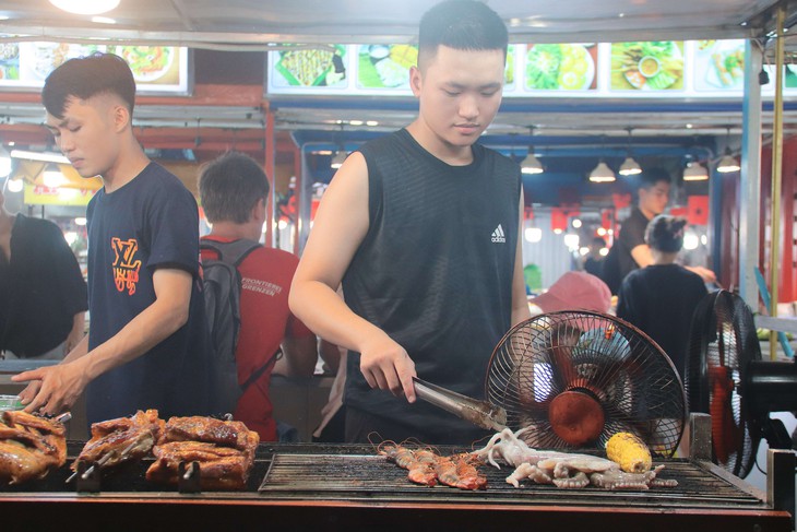 chợ đêm Sơn Trà - Ảnh 4.