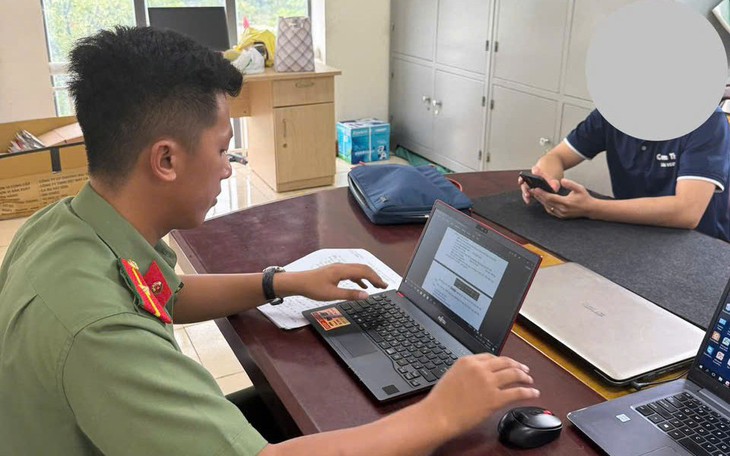 Bị đòi nợ qua điện thoại, người đàn ông chuyển cuộc gọi đến đường dây nóng công an - Ảnh 2.