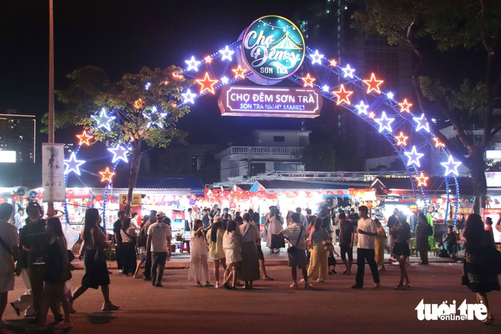 chợ đêm Sơn Trà - Ảnh 1.