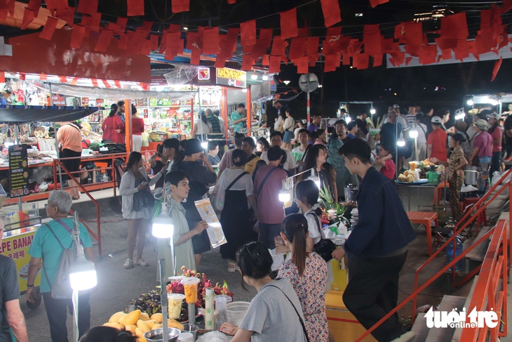 chợ đêm Sơn Trà - Ảnh 2.