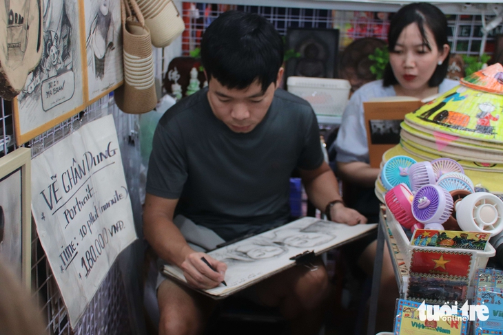 Du khách thích thú khám phá chợ đêm Sơn Trà - Ảnh 15.