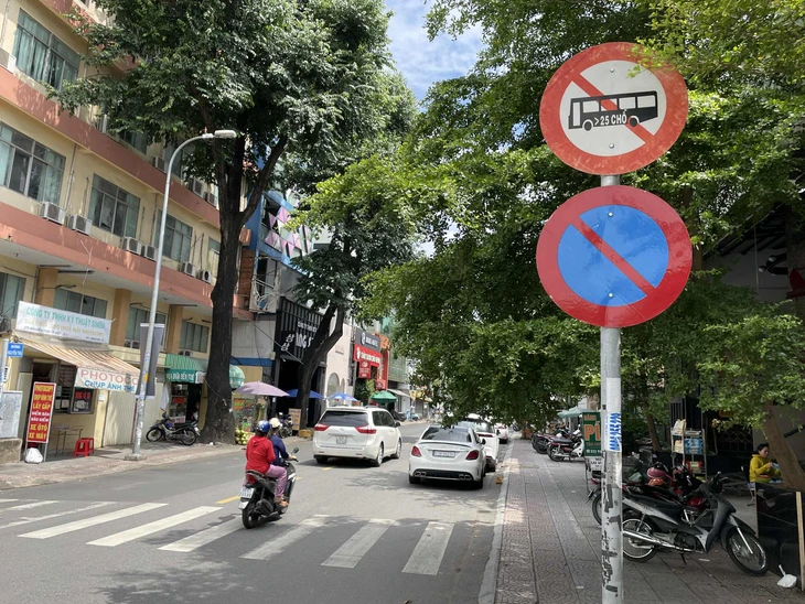 Phường Cầu Ông Lãnh gắn 400 camera ngăn chèo kéo du khách - Ảnh 1.