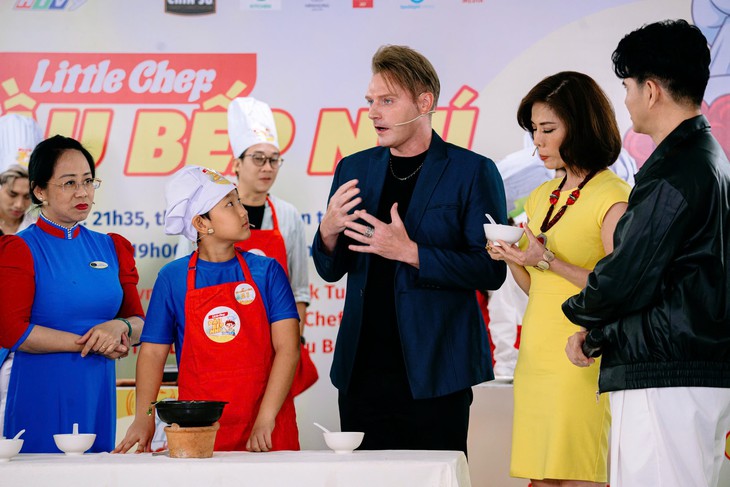 Ca sĩ Hồ Lệ Thu: bếp nhà nêm nếm tình yêu thương - Ảnh 3. Ca sĩ Hồ Lệ Thu: Bếp nhà nêm nếm tình yêu thương - Ảnh 3.