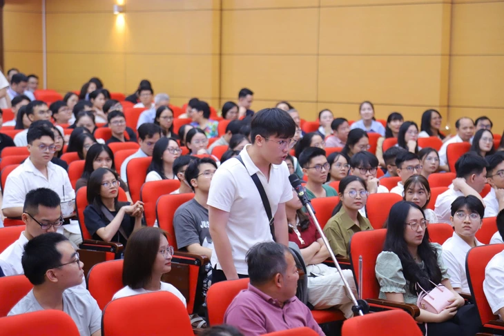 Mẹ từng là bác sĩ nội trú sản phụ khoa, con trai chọn khoa nội tim mạch 'khó nhằn' nhất - Ảnh 4.