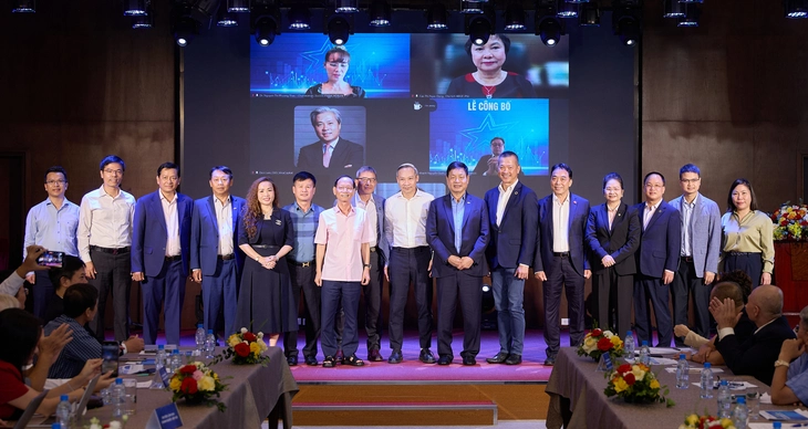 Nhiều tỉ phú, doanh nghiệp tư nhân bắt tay xây dựng mô hình 'công - tư kiến quốc' - Ảnh 1.