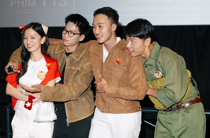 Mưa đỏ - Ảnh 1.