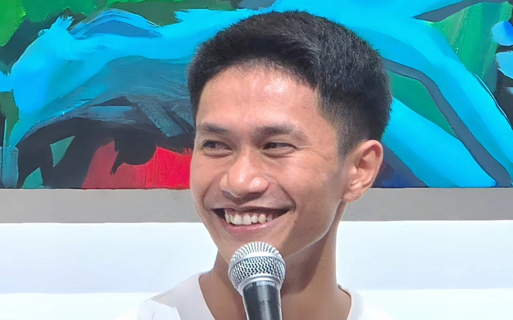 Tùng Dương hát 'Còn gì đẹp hơn', có khán giả nói bài này chỉ dành cho Nguyễn Hùng - Ảnh 4.