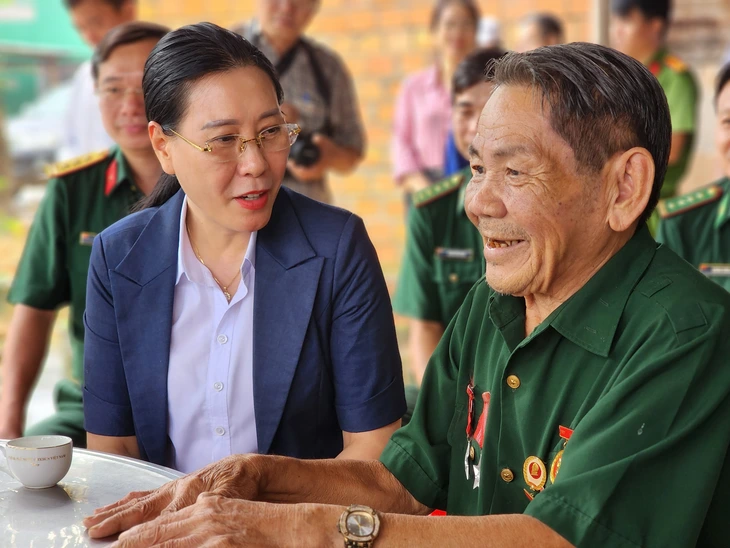 Quảng Ngãi quá khứ anh hùng, hiện tại đổi mới, tương lai phát triển mạnh mẽ - Ảnh 1.