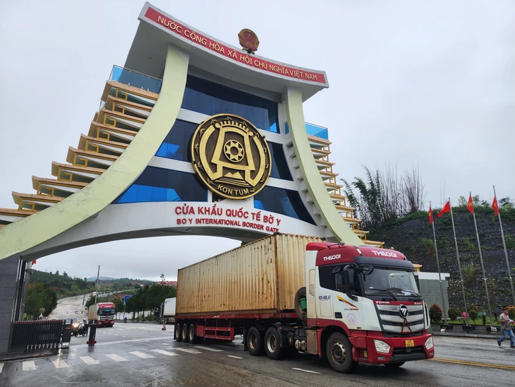 Quảng Ngãi quá khứ anh hùng, hiện tại đổi mới, tương lai phát triển mạnh mẽ - Ảnh 4.