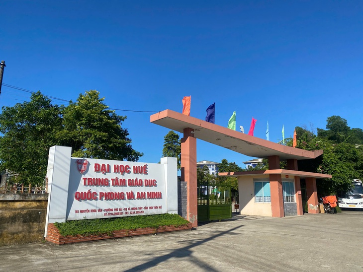 Nhiều sinh viên nhập viện sau bữa ăn sáng ở trung tâm giáo dục quốc phòng - Ảnh 2.