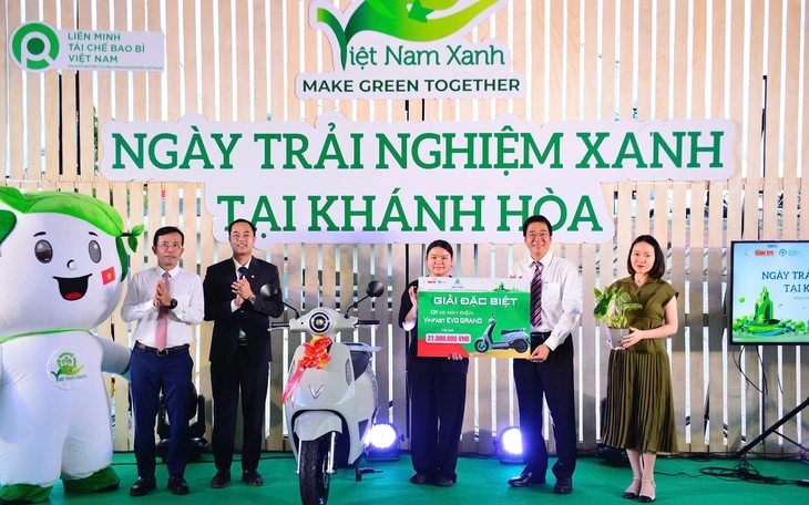 Công an phường Bình Trưng ra mắt mô hình 'Tuần tra xanh' bằng xe điện, đảm bảo an ninh trật tự - Ảnh 11.