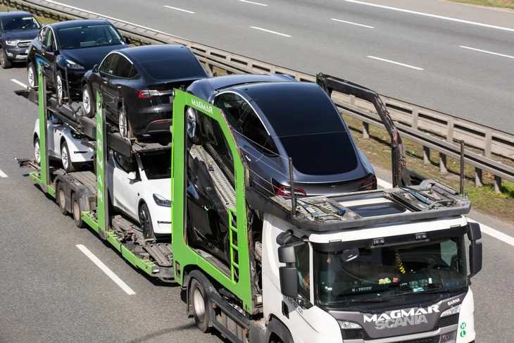 Công ty xây dựng Đan Mạch trả lại dàn xe Tesla vì bất đồng với Elon Musk - Ảnh 1. Công ty lớn của Đan Mạch trả lại dàn xe Tesla vì bất đồng chính trị với tỉ phú Elon Musk? - Ảnh 1.