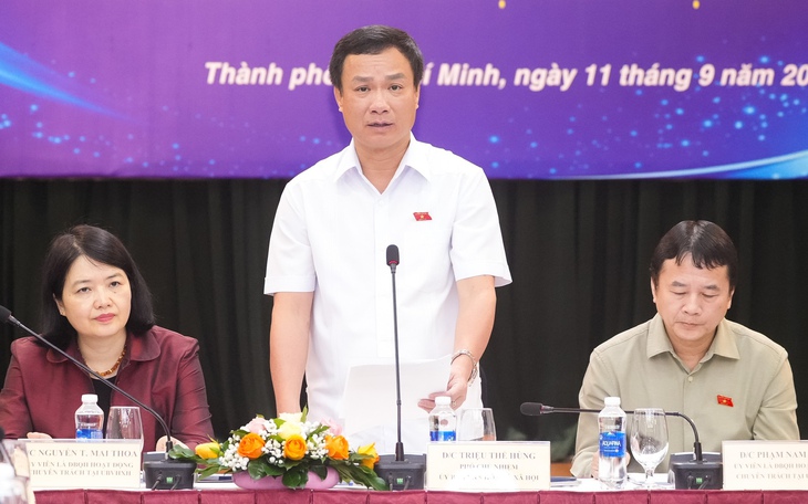Bộ trưởng Nguyễn Mạnh Hùng: Nhiều trang tin không phải tờ báo nhưng doanh thu lớn hơn nhiều - Ảnh 4.