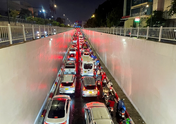 Hầm chui Phan Thúc Duyện - Ảnh 1.