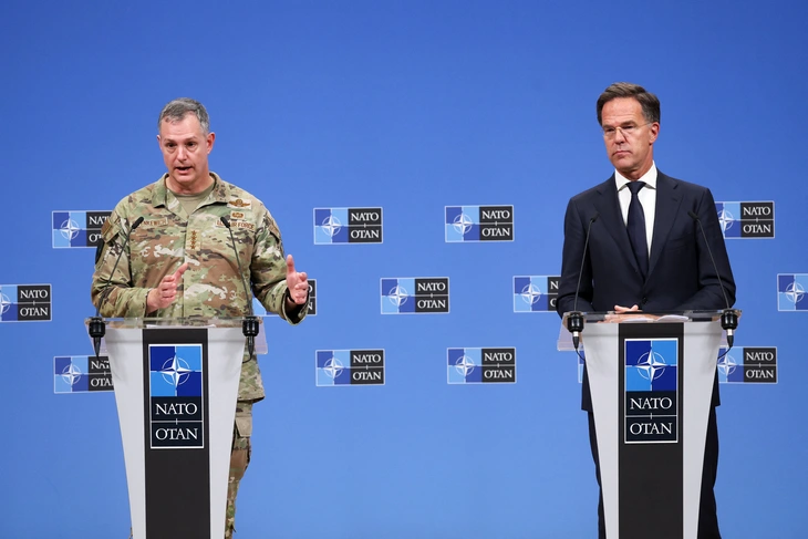 NATO tăng máy bay chiến đấu củng cố phòng thủ sườn phía đông phòng ngừa Nga - Ảnh 1.