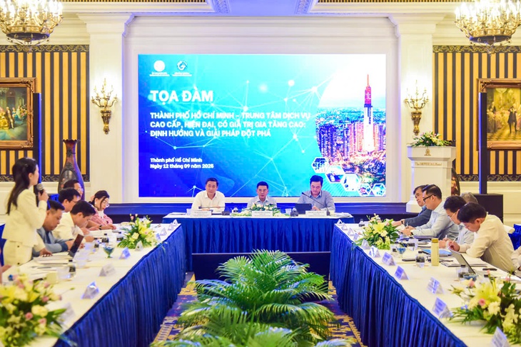 Để ngành dịch vụ bứt phá, TP.HCM cần học hỏi Singapore, Thượng Hải - Ảnh 2.
