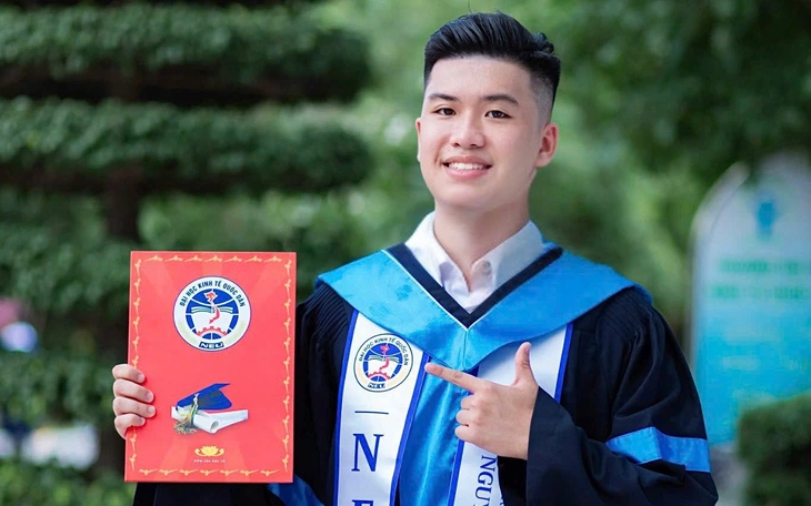 Tiếng Anh sẽ là môn học bắt buộc từ lớp 1 - Ảnh 2.