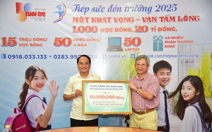 Trao 30 triệu đồng học bổng 'Tiếp sức đến trường' cho học sinh Đà Nẵng- Ảnh 3.