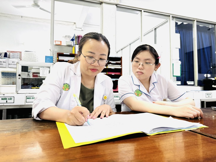 Tics - Ảnh 1.