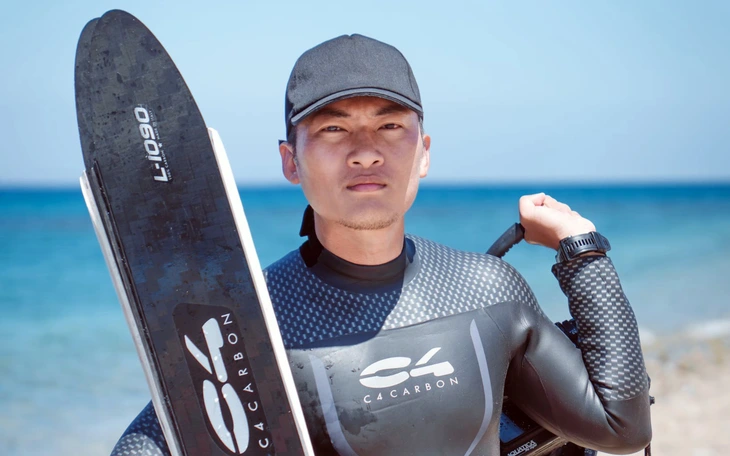 Khoảnh khắc kỳ diệu bắt gặp gần 100 con cá voi bơi qua vùng biển Phú Quý - Ảnh 5.