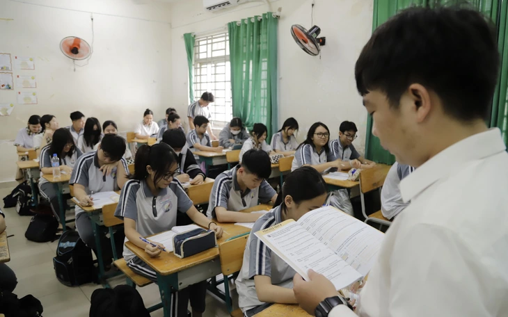 Thứ trưởng Nguyễn Văn Phúc - Ảnh 2.