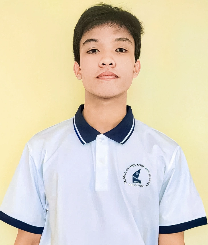 Ba thủ khoa Trường ĐH Khoa học tự nhiên cùng đạt điểm gần tuyệt đối, bí quyết học gây bất ngờ - Ảnh 2.